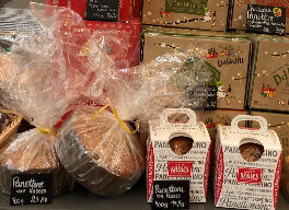 Panettone bei Mayr Delikatessen