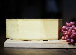Bergkäse Mayr Delikatessen